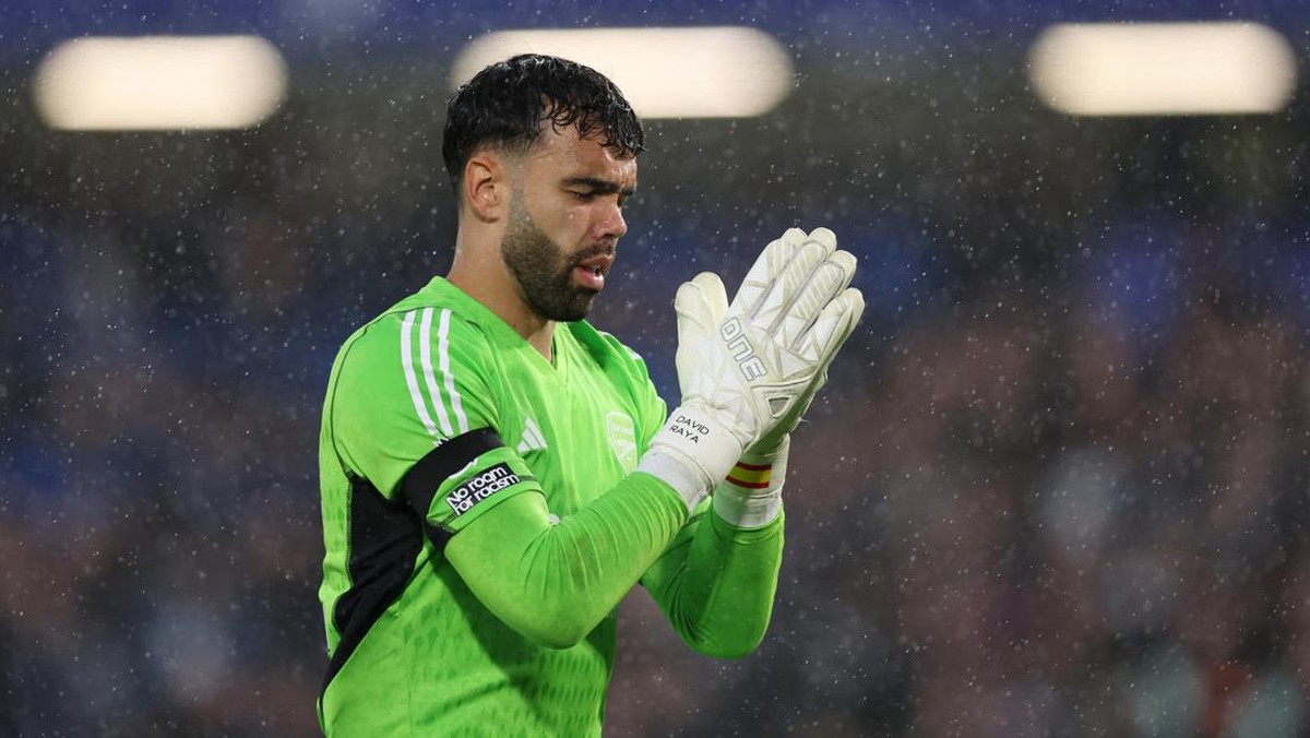 David Raya menegasakan persaingan sehat dengan Aaron Ramsdale akan membuat Arsenal lebih kuat. (Foto: REUTERS/DAVID KLEIN)