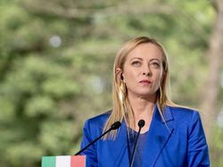 Jenguk Paus Fransiskus di RS, PM Italia: Selera Humornya Tak Hilang