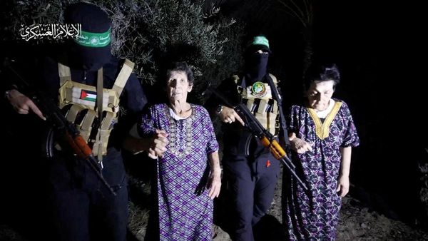 Hamas Bebaskan Dua Wanita Israel yang Disandera