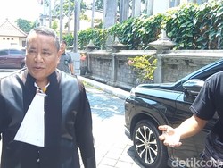 Dampingi Rektor Antara di Sidang Korupsi SPI Unud, Hotman Paris Irit Komentar