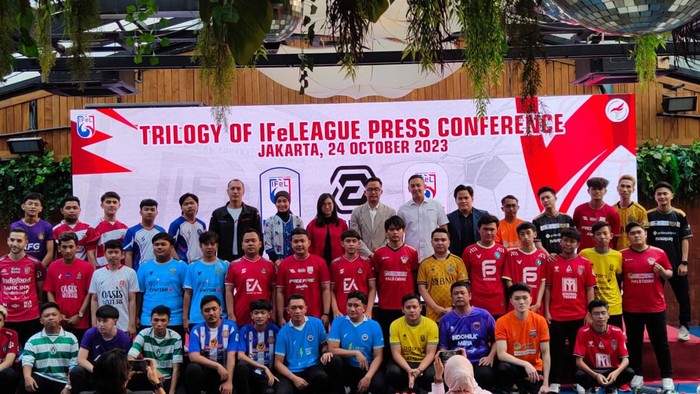 Indonesian Football e-League atau IFeL membuat terobosan baru pada tahun ini dengan menggulirkan Indonesian e-Football Cup. Turnamen itu akan mempertemukan tim-tim dari IFeL Liga 1 dan IFeL Liga 2.