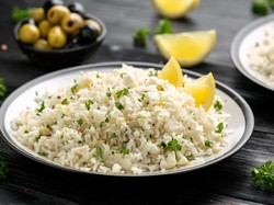 Resep Nasi Daun Jeruk Rice Cooker yang Simpel, Gurih, dan Bikin Nagih