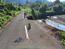 Jalan Penghubung Kecamatan di Tidore Ambles, Keselamatan Pengendara Terancam