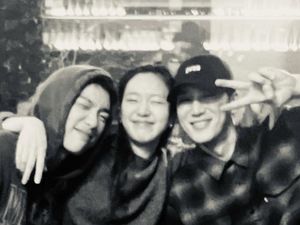Kim Go Eun, Jinyoung, dan Ahn Bo Hyun Ngumpul, Fans Yumis Cells Jadi Kangen Kim Go Eun, Jinyoung, dan Ahn Bo Hyun Ngumpul, Fans Yumis Cells Jadi Kangen