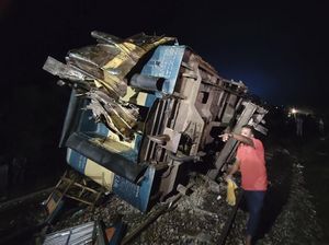 Kondisi Kereta yang Tabrakan di Bangladesh hingga Tewaskan 17 Orang