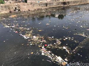 Sampah di Sungai Jogja Menumpuk! Dibersihkan, 15 Menit Datang Lagi Sampah di Sungai Jogja Menumpuk! Dibersihkan, 15 Menit Datang Lagi