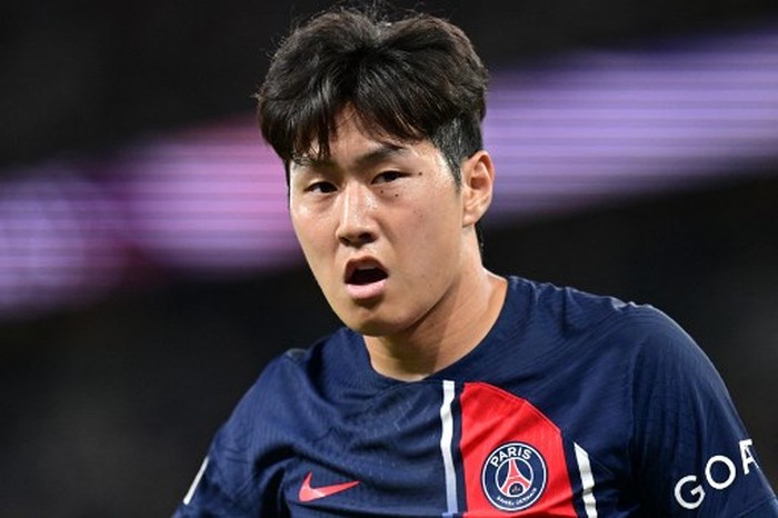 Paris Saint-Germains South Korean midfielder #19 Lee Kang-in looks on during the French L1 football match between Paris Saint-Germain (PSG) and Lorient at the Parc des Princes Stadium in Paris on August 12, 2023. (Photo by Miguel MEDINA / AFP)