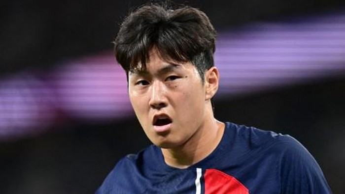 Paris Saint-Germains South Korean midfielder #19 Lee Kang-in looks on during the French L1 football match between Paris Saint-Germain (PSG) and Lorient at the Parc des Princes Stadium in Paris on August 12, 2023. (Photo by Miguel MEDINA / AFP)