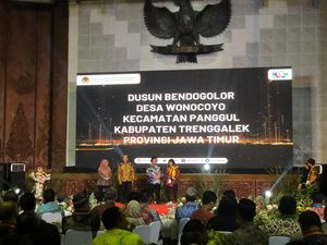 Menteri LHK Serahkan 602 Penghargaan Proklim 2023 Menteri LHK Serahkan 602 Penghargaan Proklim 2023