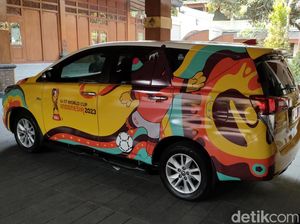Gibran Ganti Stiker Mobil Dinas Tema Piala Dunia U-17, Dominan Kuning Gibran Ganti Stiker Mobil Dinas Tema Piala Dunia U-17, Dominan Kuning