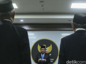 MKMK Mulai Gelar Sidang Besok, Ketua MK Anwar Usman Diperiksa Pertama MKMK Mulai Gelar Sidang Besok, Ketua MK Anwar Usman Diperiksa Pertama