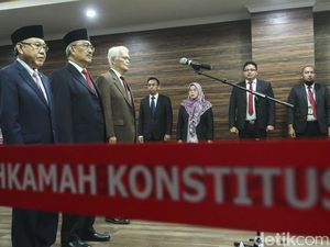 Momen Anwar Usman Lantik Tiga Anggota MKMK