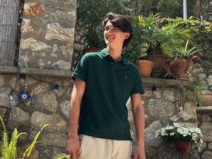 7 Potret Nikolai, Cucu Ratu Denmark Tanpa Gelar Pangeran yang Jadi Model