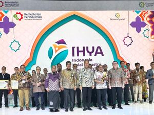 Paragon Raih 3 Penghargaan Industri Halal dari Kemenperin