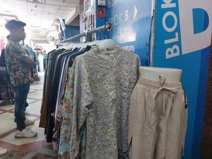 Dolar AS Dekati Rp 16.000, Pedagang Tanah Abang Waswas Dolar AS Dekati Rp 16.000, Pedagang Tanah Abang Waswas