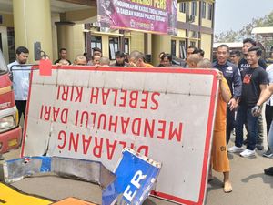 Curi Rambu Lalin di Km 60 hingga Km 62 Ruas Tol Merak, 6 Orang Ditangkap Curi Rambu Lalin di Km 60 hingga Km 62 Ruas Tol Merak, 6 Orang Ditangkap