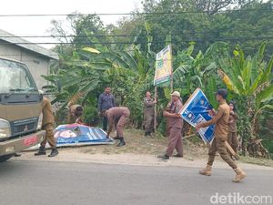 Ribuan Spanduk-Baliho Caleg di OKI Diturunkan Bawaslu