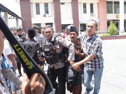 Bawa Sajam, 3 Pengunjung Sidang Terdakwa Anggota DPRD Sampang Diamankan