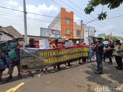 Petani Mojokerto Demo Perhutani Khawatir Tergusur Proyek Perkebunan Tebu