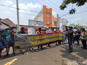 Petani Mojokerto Demo Perhutani Khawatir Tergusur Proyek Perkebunan Tebu Petani Mojokerto Demo Perhutani Khawatir Tergusur Proyek Perkebunan Tebu