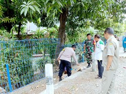Jasad Pria Berkaus Putih di Dalam Got Gegerkan Warga Karawang