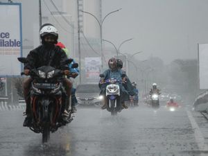 Prakiraan Cuaca BMKG Hari Ini di Sulsel: Makassar Hujan Pagi-Siang Prakiraan Cuaca BMKG Hari Ini di Sulsel: Makassar Hujan Pagi-Siang