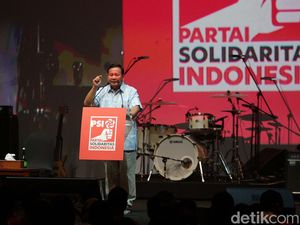 Prabowo Heran Dibilang Tua dan Gibran Disebut Terlalu Muda: Yang Bener Lo Aja