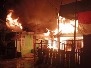 1 Rumah dan 20 Kamar Kos di Nabire Hangus Terbakar, Polisi Selidiki 1 Rumah dan 20 Kamar Kos di Nabire Hangus Terbakar, Polisi Selidiki