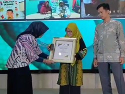 Jajanan Sehat di Kantin Bawa SMPN 1 Lamongan Raih Juara Pertama Lomba BPOM