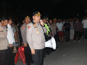 Polisi Amankan Pemasangan Plang Revitalisasi di Pasar Kutabumi Tangerang Polisi Amankan Pemasangan Plang Revitalisasi di Pasar Kutabumi Tangerang