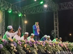 Zulhas Hadiri Selawatan di De Tjolomadoe, Gibran Tak Tampak Menemani