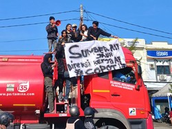 Mahasiswa Geruduk Kantor Wali Kota Palopo Soroti Kinerja Direksi Perumda TM