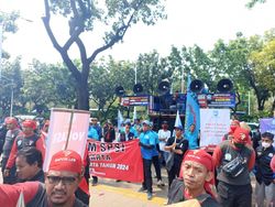 Buruh Geruduk Balai Kota DKI, Minta UMP Naik Jadi Rp 6 Juta