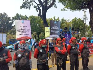 Buruh Ancam Mogok Nasional Jika UMP 2024 Tak Naik 15%