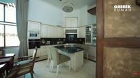 Punya Dapur Mewah, Pengacara Hotma Sitompoel Ngaku Jago Masak
