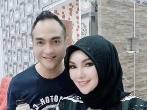 Tanty Octavia Sudah Kenalkan Ferry Irawan ke Keluarga, Bakal Nikah? Tanty Octavia Sudah Kenalkan Ferry Irawan ke Keluarga, Bakal Nikah?