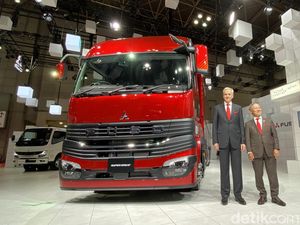 Fuso Rilis Truk Bongsor Terbaru: Panjang Nyaris 12 Meter, Punya Fitur Anti Blind Spot Fuso Rilis Truk Bongsor Terbaru: Panjang Nyaris 12 Meter, Punya Fitur Anti Blind Spot