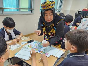 Cerita 2 Guru RI Ngajar di Sekolah Korsel, Kenalkan Seni-Makanan Indonesia