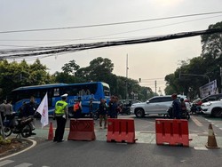 Hari Terakhir Pendaftaran Capres-Cawapres, Jalan Imam Bonjol Depan KPU Ditutup