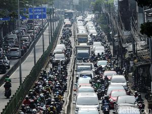Solusi Tekan Polusi Udara ala Luhut: Naikkan Pajak Motor-Perbaiki Kualitas BBM Solusi Tekan Polusi Udara ala Luhut: Naikkan Pajak Motor-Perbaiki Kualitas BBM