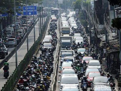 Jalan Sultan Agung Manggarai Macet Jelang Pendaftaran Prabowo-Gibran