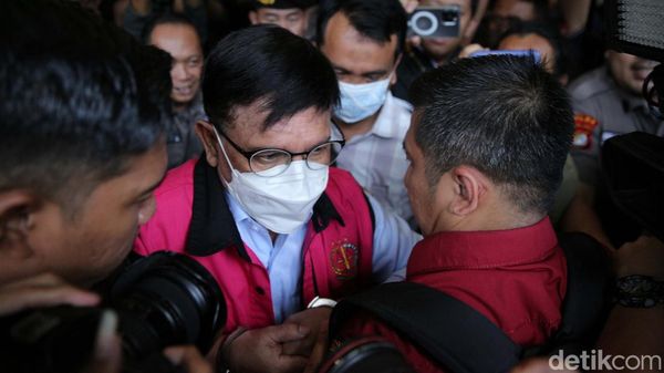Johnny G Plate Dituntut 15 Tahun Penjara