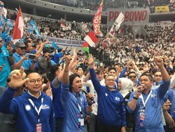 Zulhas & Blue Squad Disambut Sorak-sorai Pendukung Prabowo-Gibran