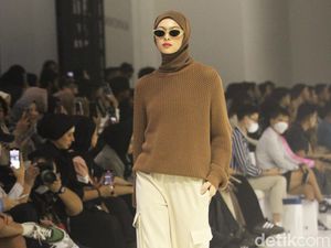 Rani Hatta Rilis Koleksi Terbaru Sabamodest yang Serba Monokrom di JFW 2024 Rani Hatta Rilis Koleksi Terbaru Sabamodest yang Serba Monokrom di JFW 2024