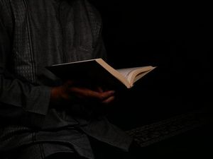 Surah An-Nas Ayat 1-6 Lengkap Arti, Kandungan dan Asbabun Nuzulnya Surah An-Nas Ayat 1-6 Lengkap Arti, Kandungan dan Asbabun Nuzulnya