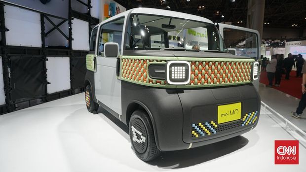 Mobil konsep Daihatsu meMO ditampilkan di Japan Mobility Show, Rabu (25/10) di Tokyo Big Sight, Jepang. Mobil ini mengusung konsep seperti mainan lego dengan tampilan yang bisa didesain sesuai keinginan pengguna. (CNN Indonesia/Putra Permata Tegar Idaman)