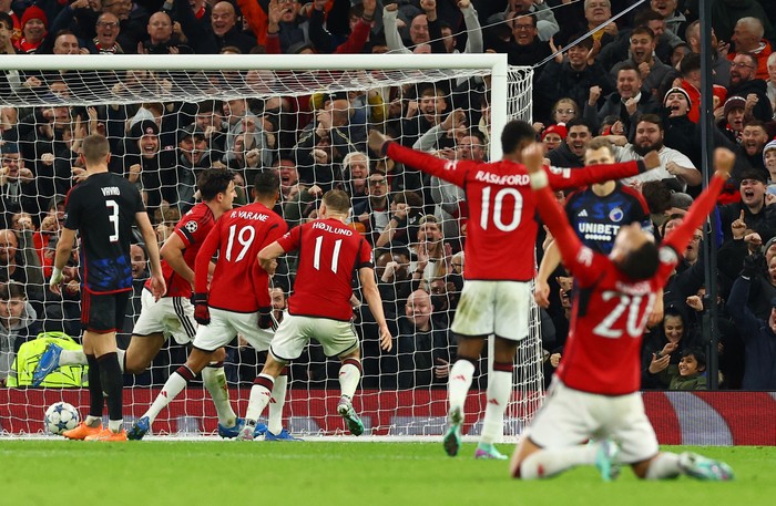 Soccer Football - Champions League - Group A - Manchester United v FC Copenhagen - Old Trafford, Manchester, Britain - October 24, 2023 Manchester Uniteds Harry Maguire celebrates scoring their first goal with teammates REUTERS/Molly Darlington