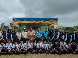 Bupati Dairi Apresiasi PLN yang Beri Bantuan Komputer ke SMP di Sidikalang