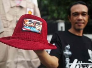 Penjualan Pernak-pernik Ramaikan Pendaftaran Prabowo-Gibran di KPU