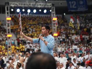Momen Gibran Sapa Petinggi KIM: yang Paling Kusayang Ketum PSI Momen Gibran Sapa Petinggi KIM: yang Paling Kusayang Ketum PSI